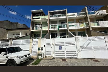 Casa à venda com 320m², 4 quartos e 2 vagas Casa à venda com 320m², 4 quartos e 2 vagasFachada