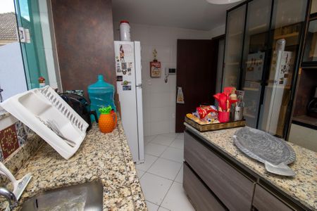 Casa à venda com 320m², 4 quartos e 2 vagas Casa à venda com 320m², 4 quartos e 2 vagasCozinha