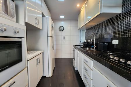 Apartamento à venda com 144m², 3 quartos e 3 vagas Apartamento à venda com 144m², 3 quartos e 3 vagasCozinha