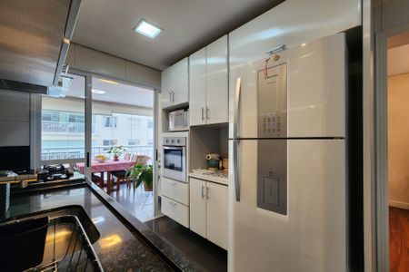 Apartamento à venda com 144m², 3 quartos e 3 vagas Apartamento à venda com 144m², 3 quartos e 3 vagasCozinha