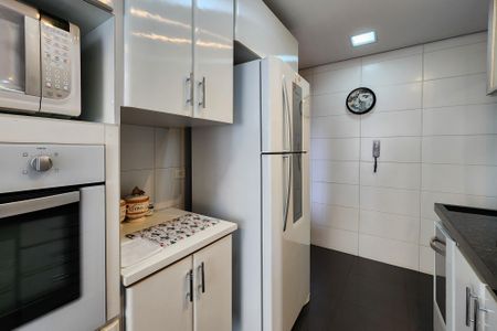 Apartamento à venda com 144m², 3 quartos e 3 vagas Apartamento à venda com 144m², 3 quartos e 3 vagasCozinha