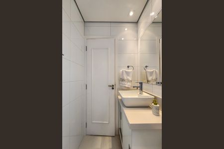 Apartamento à venda com 144m², 3 quartos e 3 vagas Apartamento à venda com 144m², 3 quartos e 3 vagasBanheiro da Suíte 2