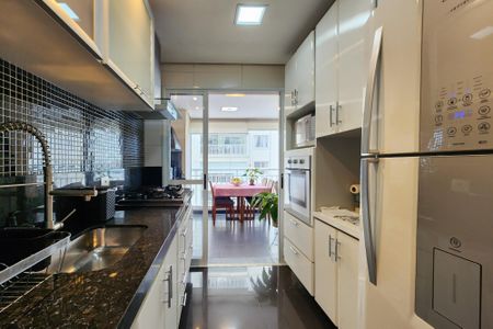 Apartamento à venda com 144m², 3 quartos e 3 vagas Apartamento à venda com 144m², 3 quartos e 3 vagasCozinha