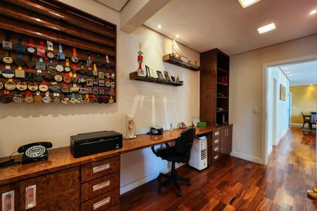 Apartamento à venda com 144m², 3 quartos e 3 vagas Apartamento à venda com 144m², 3 quartos e 3 vagasEscritório