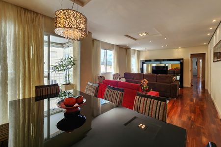 Apartamento à venda com 144m², 3 quartos e 3 vagas Apartamento à venda com 144m², 3 quartos e 3 vagasSala