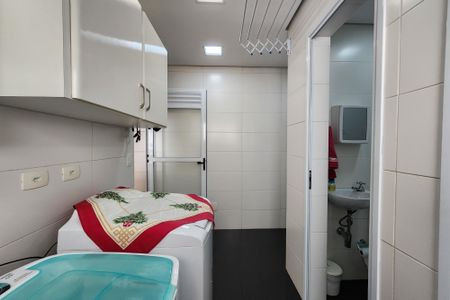 Apartamento à venda com 144m², 3 quartos e 3 vagas Apartamento à venda com 144m², 3 quartos e 3 vagasÁrea de Serviço