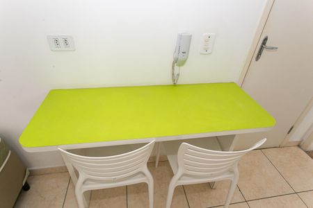 Apartamento para alugar com 16m², 1 quarto e sem vagaStudio - Mesa e Cadeiras