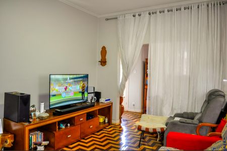 Casa à venda com 200m², 5 quartos e 6 vagasSala