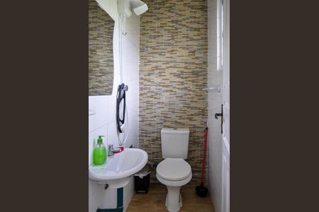 Casa à venda com 200m², 5 quartos e 6 vagasBanheiro de Serviço