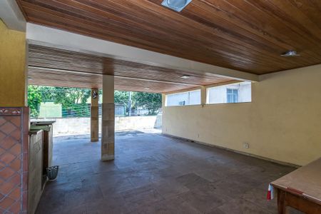 Casa à venda com 300m², 5 quartos e 3 vagasCasa frente - Terraço