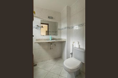 Casa à venda com 300m², 5 quartos e 3 vagasCasa fundos - Banheiro Social