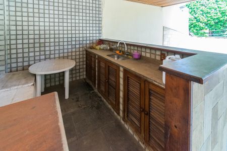 Casa à venda com 300m², 5 quartos e 3 vagasCasa frente - Terraço