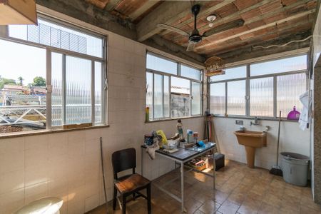 Casa à venda com 300m², 5 quartos e 3 vagasCasa frente - Área de serviço