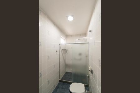 Casa à venda com 300m², 5 quartos e 3 vagasCasa fundos - Banheiro da Suíte