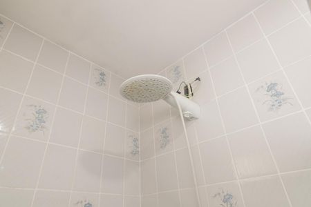 Casa à venda com 300m², 5 quartos e 3 vagasCasa fundos - Banheiro da Suíte