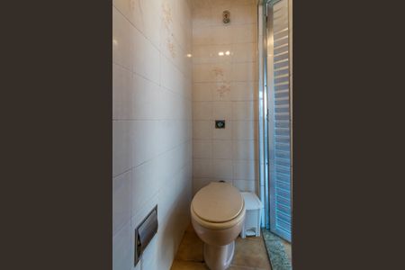 Casa à venda com 300m², 5 quartos e 3 vagasCasa frente - Banheiro de serviço