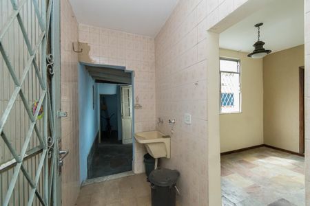 Casa à venda com 300m², 5 quartos e 3 vagasCasa fundos - Área de serviço