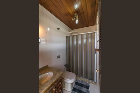 Casa à venda com 300m², 5 quartos e 3 vagasCasa frente - Banheiro do Terraço