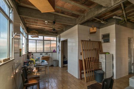 Casa à venda com 300m², 5 quartos e 3 vagasCasa frente - Área de serviço