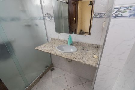 Casa à venda com 300m², 5 quartos e 3 vagasCasa fundos - Banheiro Social