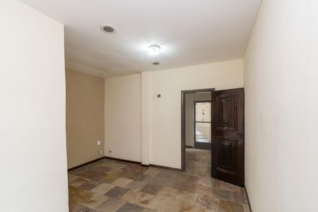 Casa à venda com 300m², 5 quartos e 3 vagasCasa fundos - Quarto 1 Suíte