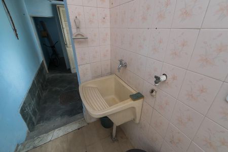 Casa à venda com 300m², 5 quartos e 3 vagasCasa fundos - Área de serviço