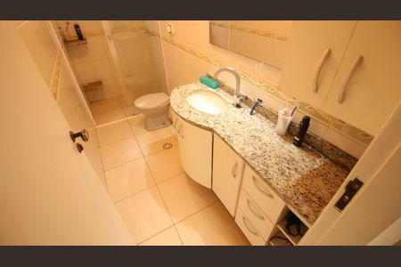 Casa à venda com 180m², 3 quartos e 3 vagasBanheiro /Quarto 2