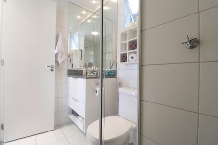 Apartamento à venda com 77m², 2 quartos e 2 vagasBanheiro Social