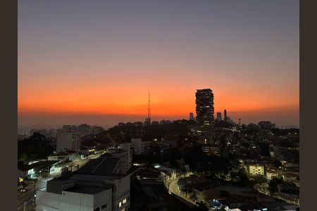 Apartamento à venda com 77m², 2 quartos e 2 vagas Apartamento à venda com 77m², 2 quartos e 2 vagasVista