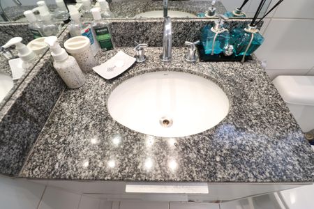 Apartamento à venda com 77m², 2 quartos e 2 vagasBanheiro Social