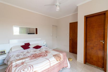 Casa à venda com 170m², 3 quartos e 4 vagasQuarto