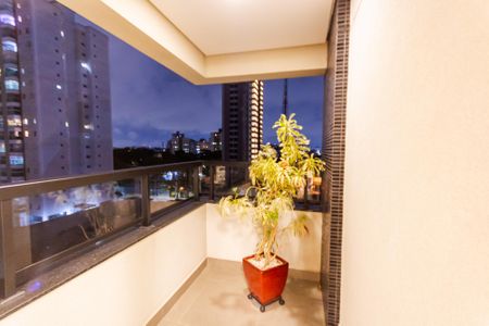 Apartamento à venda com 161m², 3 quartos e 3 vagas Apartamento à venda com 161m², 3 quartos e 3 vagasVaranda da Suíte 3