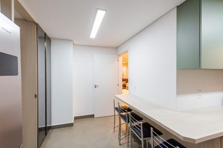 Apartamento à venda com 161m², 3 quartos e 3 vagas Apartamento à venda com 161m², 3 quartos e 3 vagasCozinha