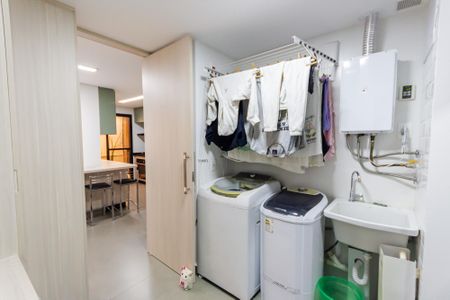 Apartamento à venda com 161m², 3 quartos e 3 vagas Apartamento à venda com 161m², 3 quartos e 3 vagasÁrea de Serviço