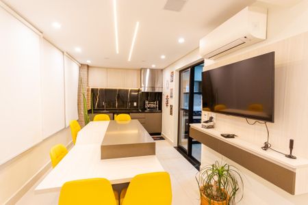 Apartamento à venda com 161m², 3 quartos e 3 vagas Apartamento à venda com 161m², 3 quartos e 3 vagasÁrea gourmet