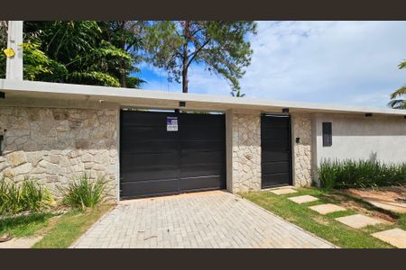 Casa de condomínio à venda com 500m², 4 quartos e 6 vagasFachada