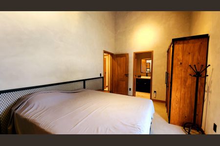 Casa de condomínio à venda com 500m², 4 quartos e 6 vagasQuarto 2 - Suíte