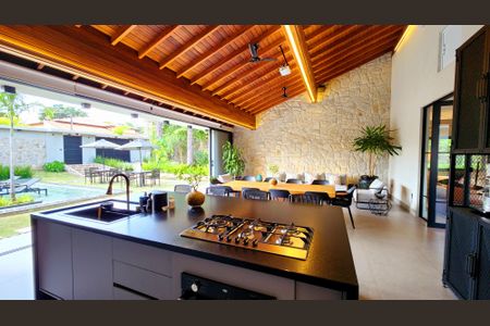 Casa de condomínio à venda com 500m², 4 quartos e 6 vagasCozinha e Sala de Jantar