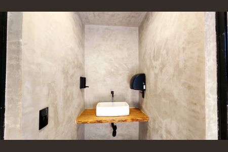 Casa de condomínio à venda com 500m², 4 quartos e 6 vagasVestiário