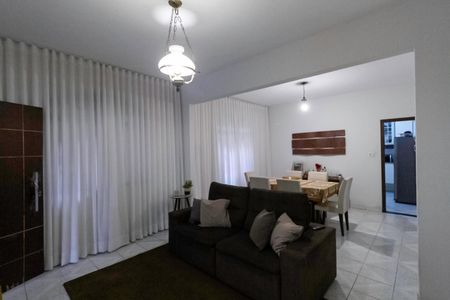 Casa à venda com 846m², 4 quartos e 3 vagasSala
