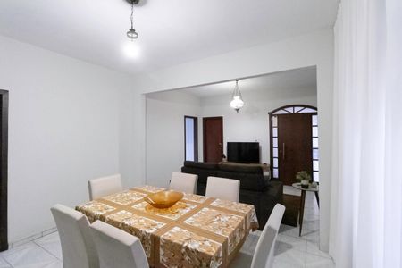 Casa à venda com 846m², 4 quartos e 3 vagasSala