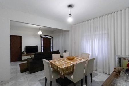 Casa à venda com 846m², 4 quartos e 3 vagasSala