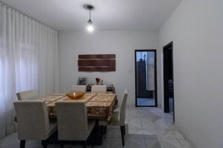 Casa à venda com 846m², 4 quartos e 3 vagasSala