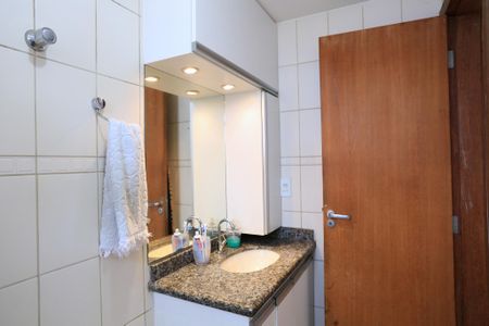 Apartamento à venda com 184m², 4 quartos e 2 vagasBanheiro da Suíte