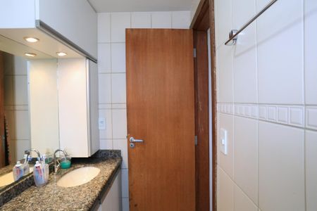 Apartamento à venda com 184m², 4 quartos e 2 vagasBanheiro da Suíte