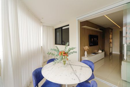 Apartamento à venda com 96m², 2 quartos e 1 vagaSacada/Sala