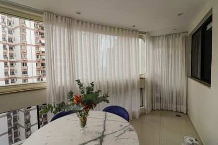 Apartamento à venda com 96m², 2 quartos e 1 vagaSacada/Sala
