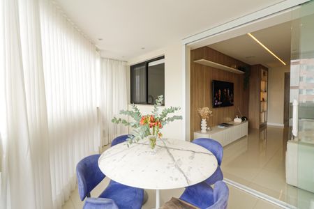 Apartamento à venda com 96m², 2 quartos e 1 vagaSacada/Sala