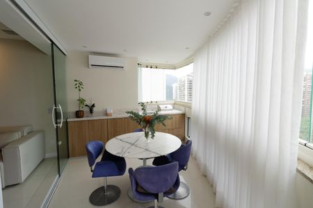 Apartamento à venda com 96m², 2 quartos e 1 vagaSala