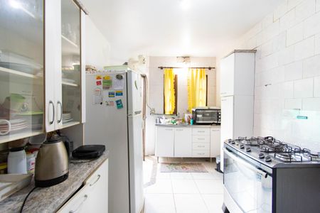 Casa à venda com 176m², 4 quartos e 2 vagas Casa à venda com 176m², 4 quartos e 2 vagasCozinha